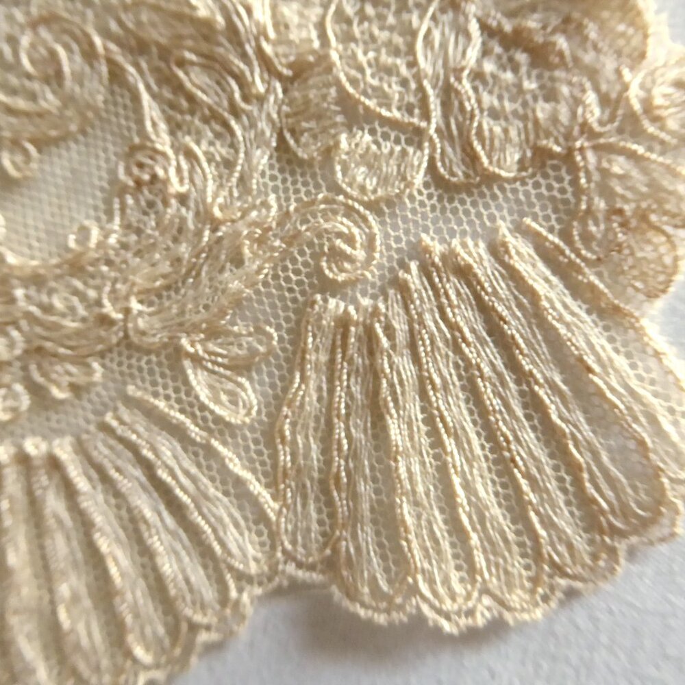 VINTAGE ANTIQUE 16” VICTORIAN CREAM LACE COLLAR - Picture 16 of 16